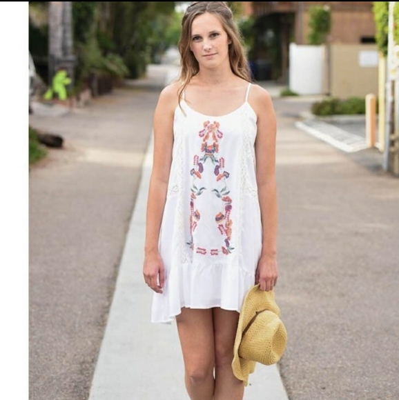 LAST (M) Tassels & Lace embroidered strappy dress - Picture 2 of 4